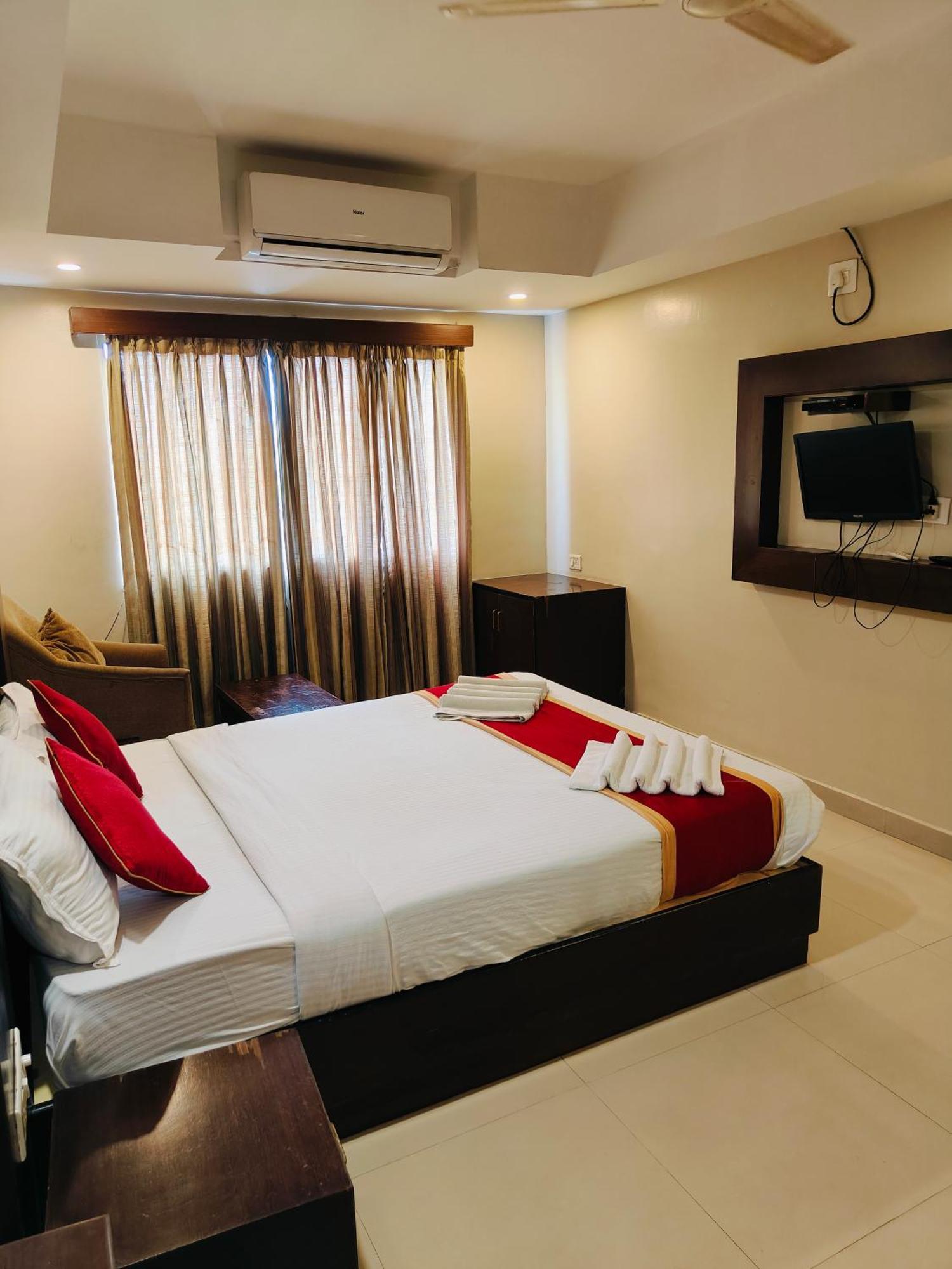 Green Wood Inn Mysore Near Palace ภายนอก รูปภาพ