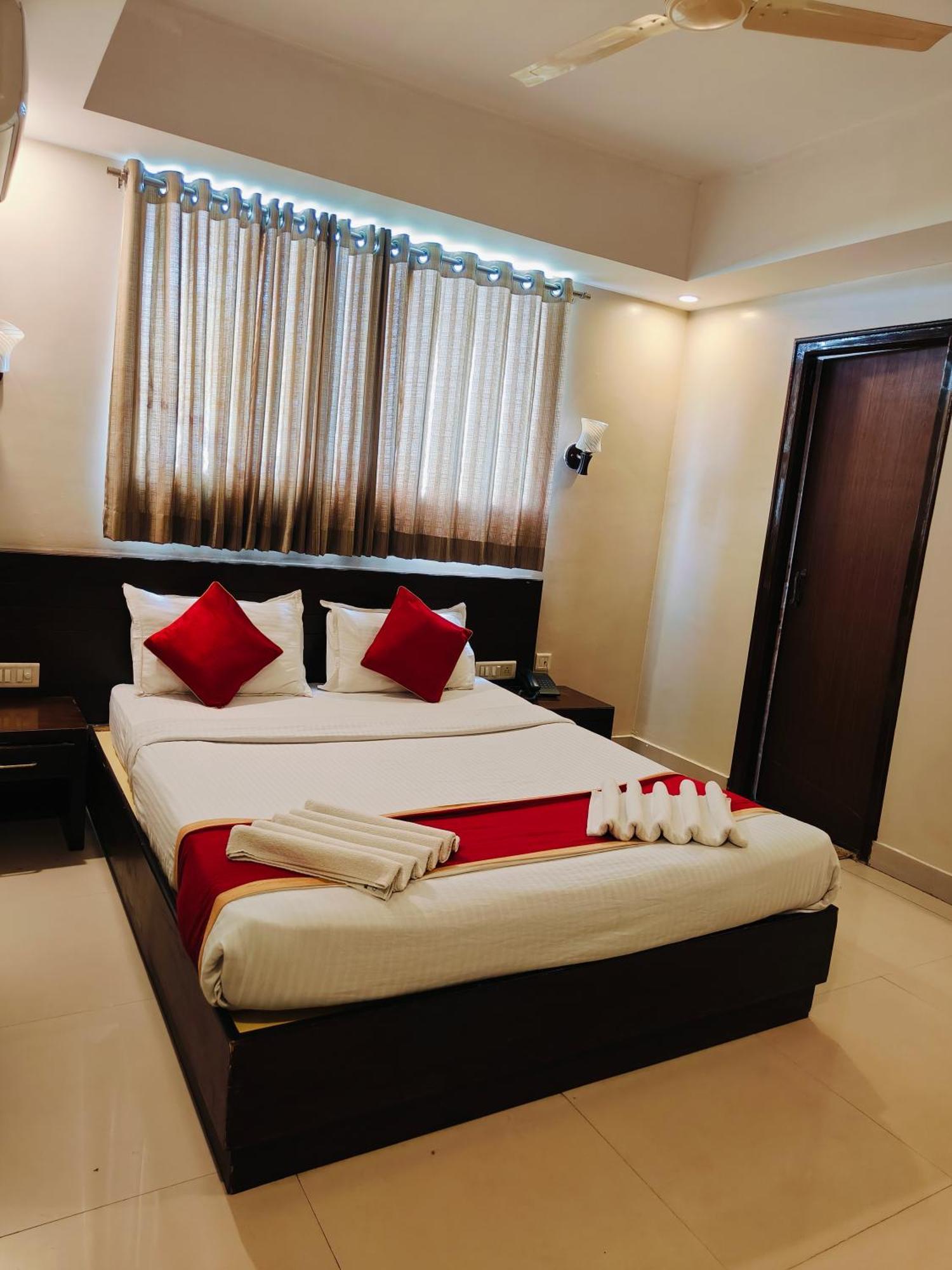 Green Wood Inn Mysore Near Palace ภายนอก รูปภาพ