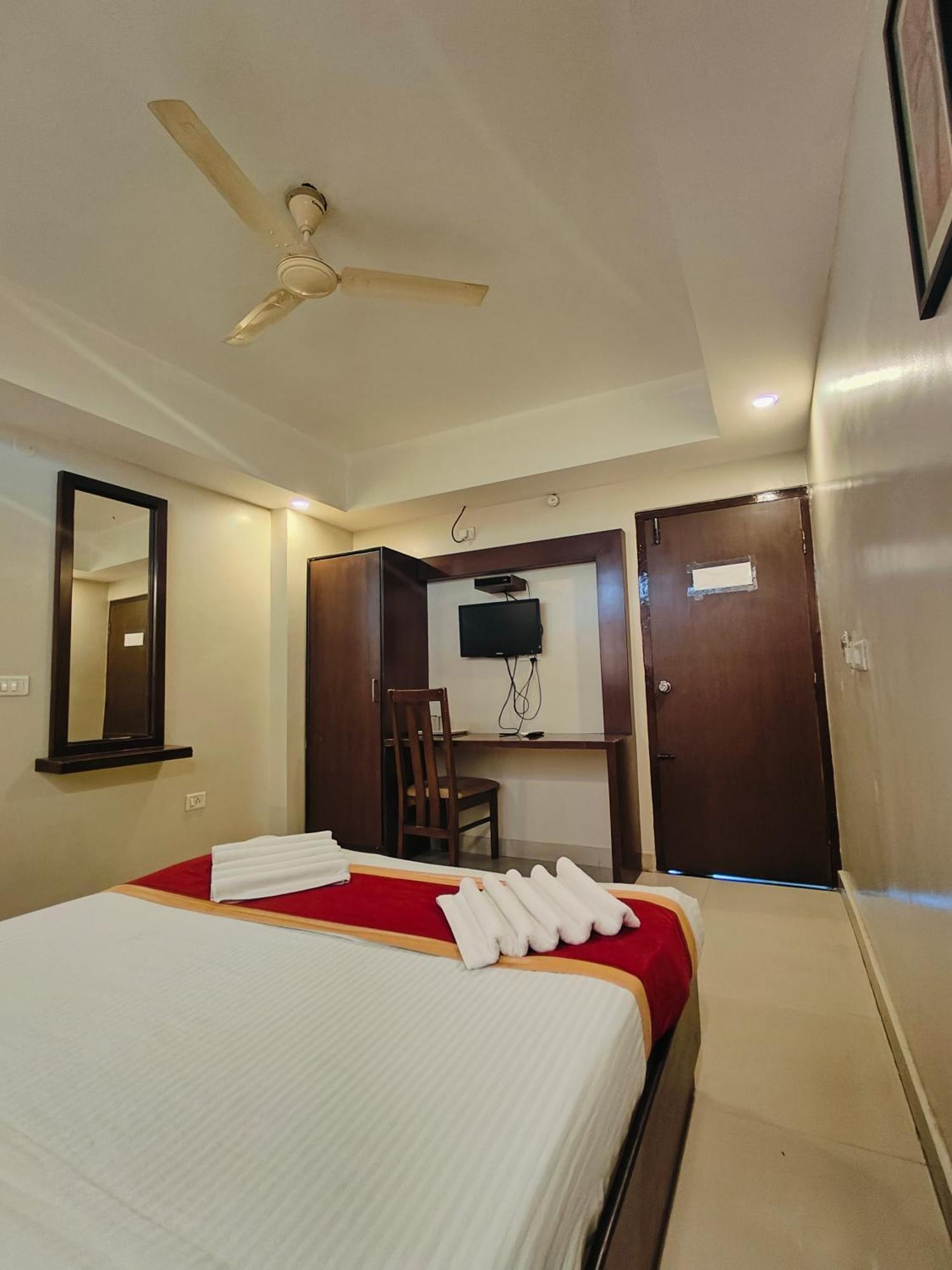 Green Wood Inn Mysore Near Palace ภายนอก รูปภาพ
